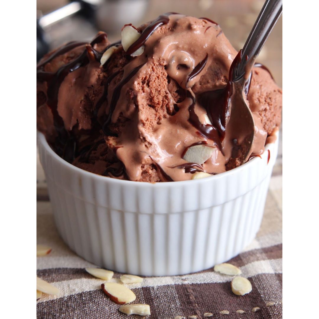 Choco Fudge Almond Ice Cream (40 Scoops) 4 ltr  Dlish